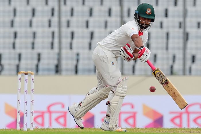 দুই ইনিংসে দারুণ দুটি ফিফটি করেও তামিম ইকবাল ঢাকা পড়েছিলেন সাকিবের ছায়ায়। তিনি যে বোলিং পারেন না! ছবি: এএফপি